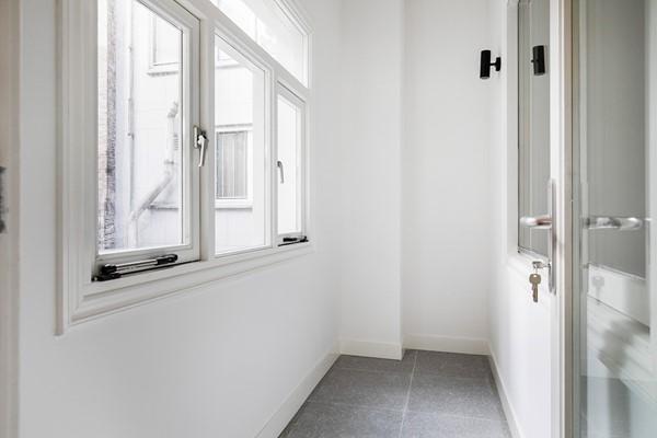 Nieuwezijds Voorburgwal 154 2 28.jpg